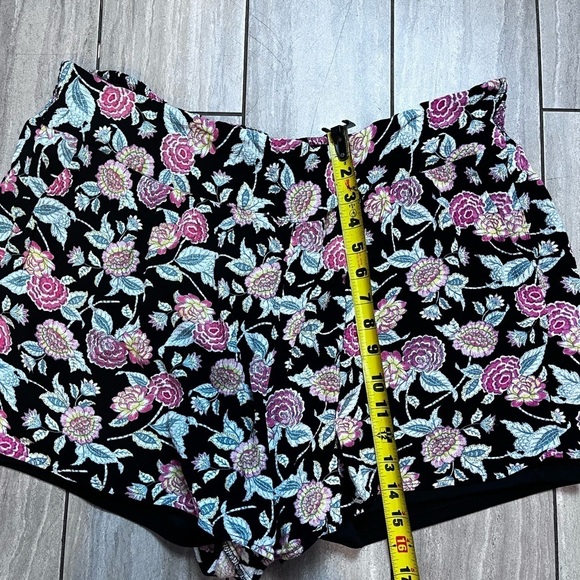 Torrid Gauze SHORTS Floral Smocked Waist 3X - Picture 6 of 7